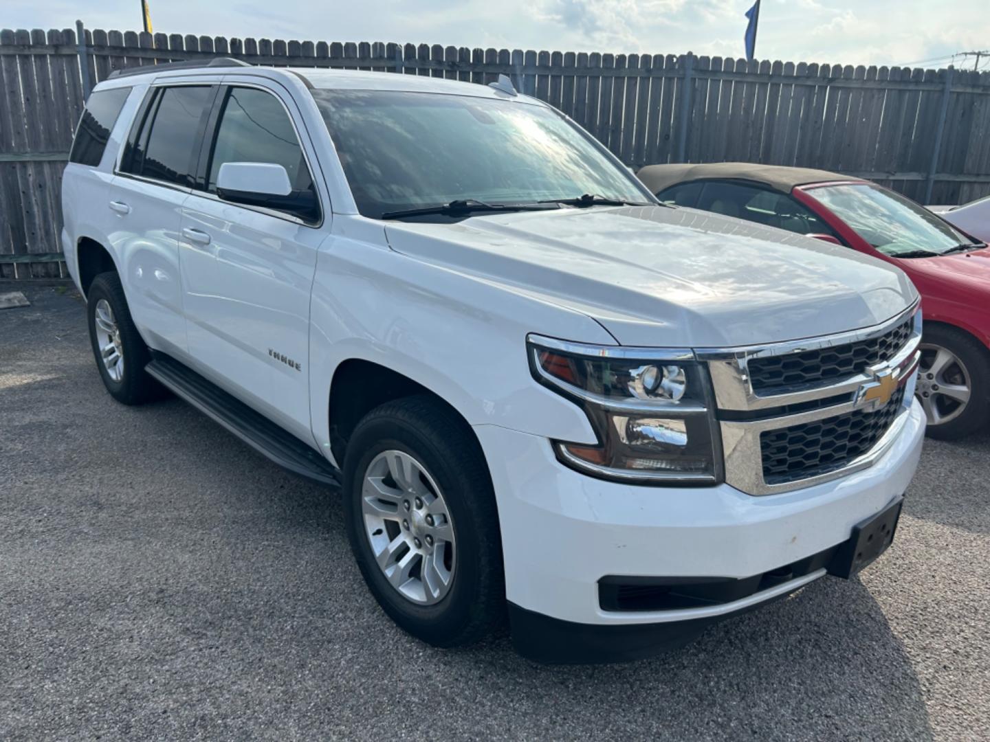 2018 White Chevrolet Tahoe LS 2WD (1GNSCAKC7JR) with an 5.3L V8 OHV 16V engine, 6A transmission, located at 1687 Business 35 S, New Braunfels, TX, 78130, (830) 625-7159, 29.655487, -98.051491 - Photo#2